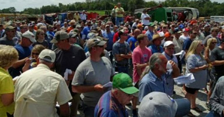 200 Nebraska Farmers Remain Silent During Auction So A Young Man Can Buy Back His Family Farm